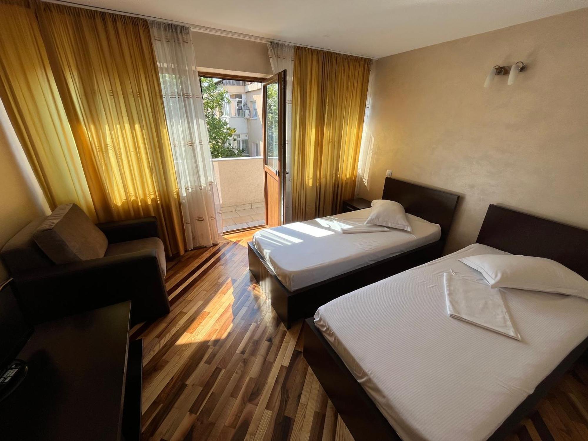 Complex Ramiro Hotel Suceava Exterior photo