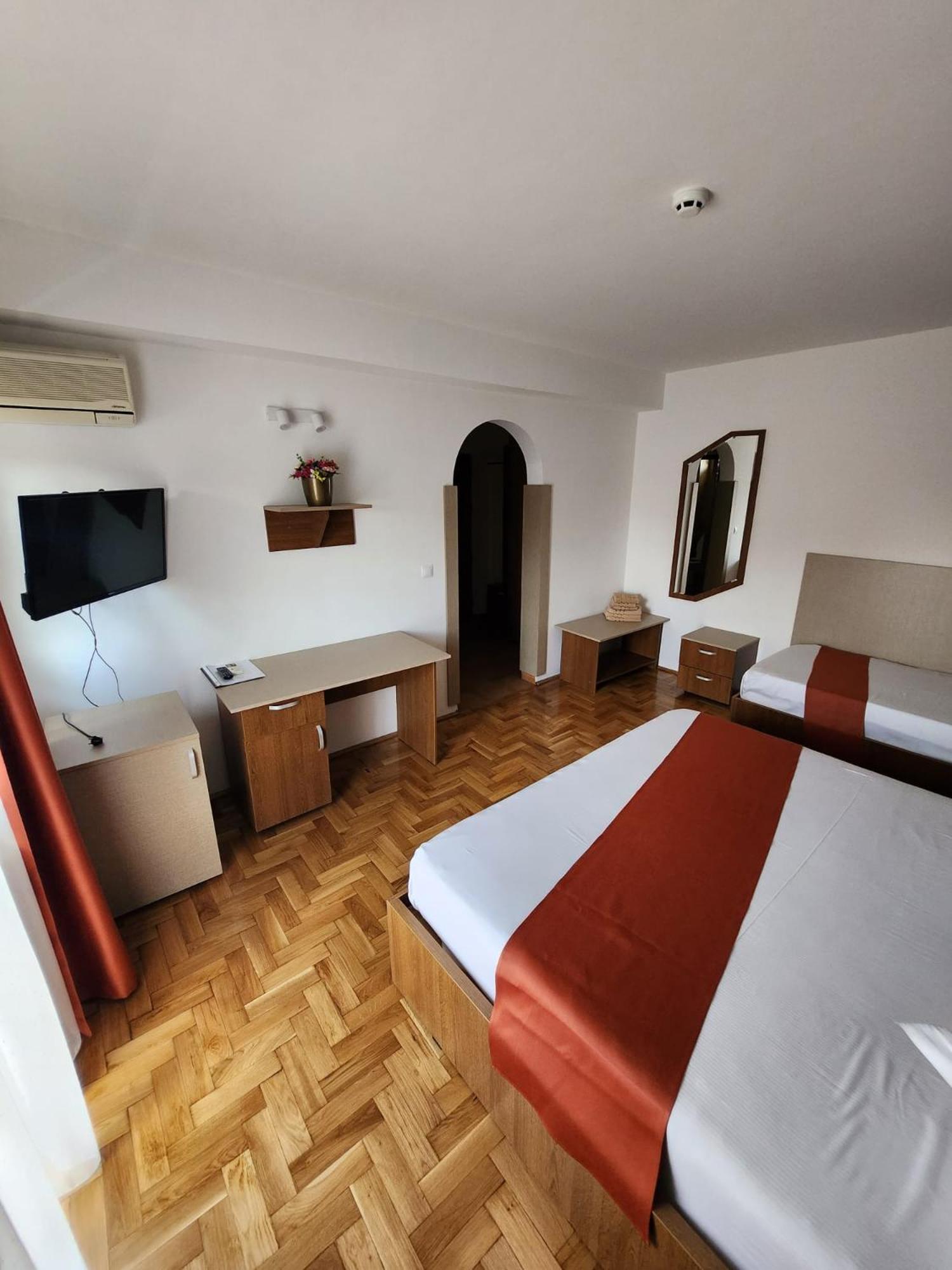 Complex Ramiro Hotel Suceava Exterior photo