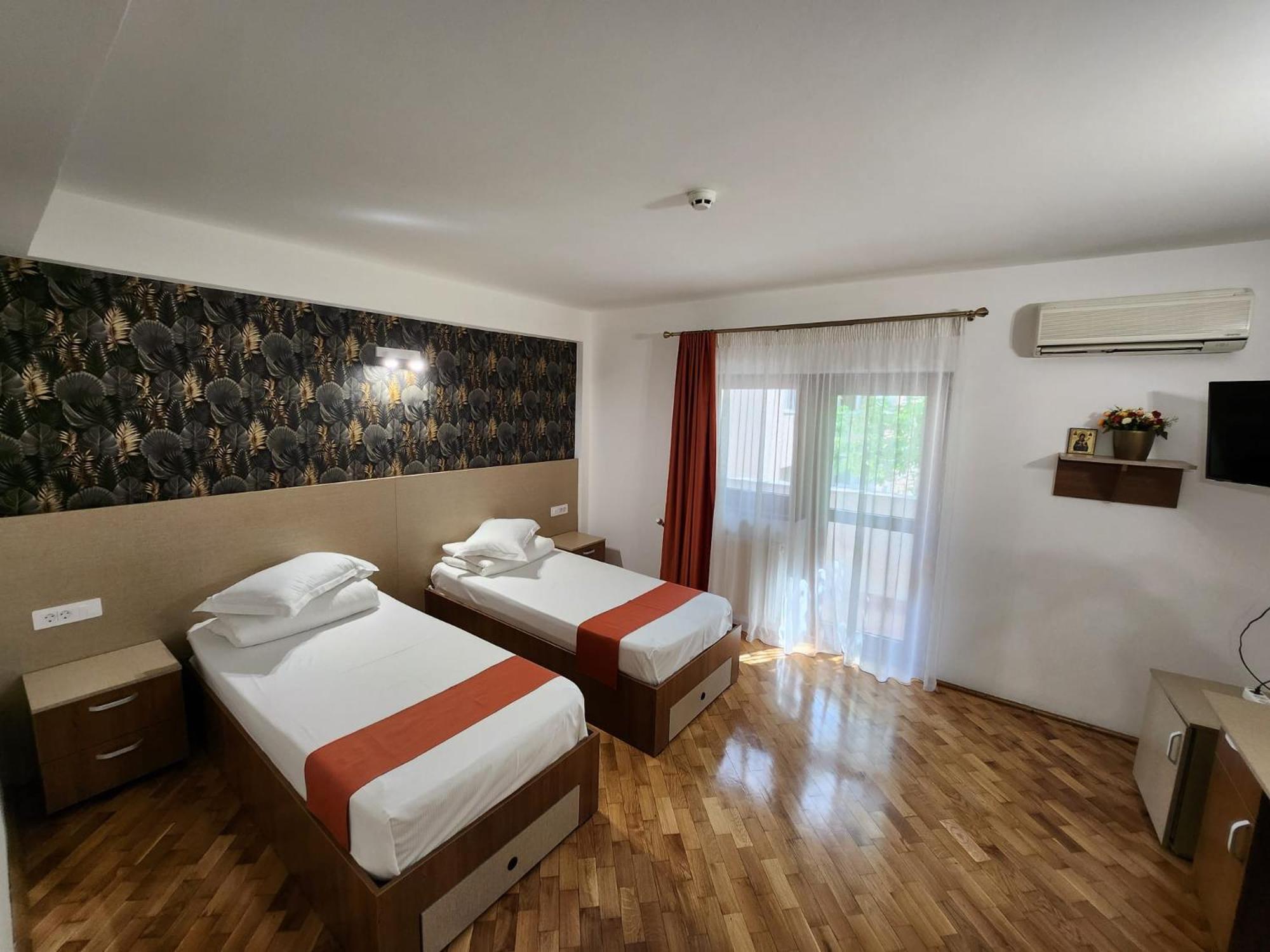 Complex Ramiro Hotel Suceava Exterior photo