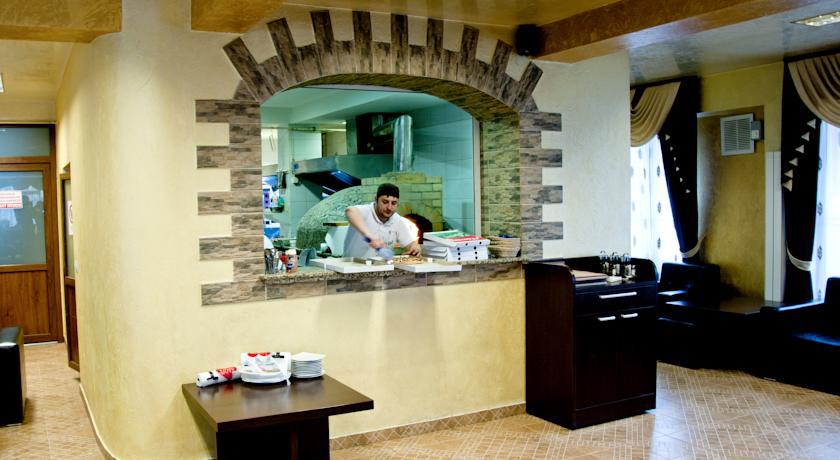 Complex Ramiro Hotel Suceava Exterior photo